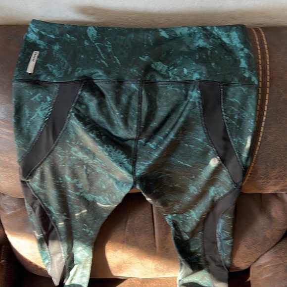 Reebok Capri - Picture 4 of 4